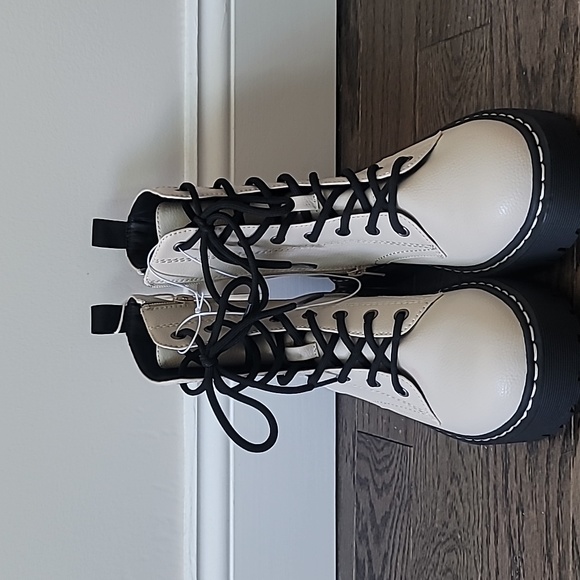 Sincerely Jules Beige Harley combat boots w size 9 NWT - Picture 3 of 10